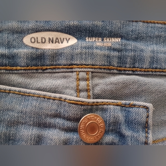 An Old Navy Light Blue Super Skinny Mid Rise Jeans - Picture 5 of 6